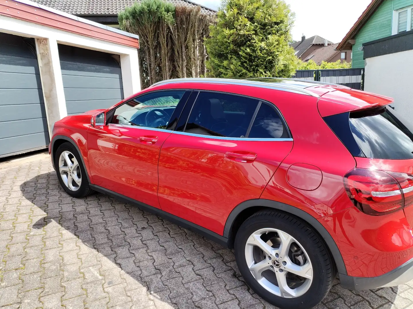 Mercedes-Benz GLA 180 GLA 180 (156.942) Panorama Schiebedach 8fach berei Rood - 2