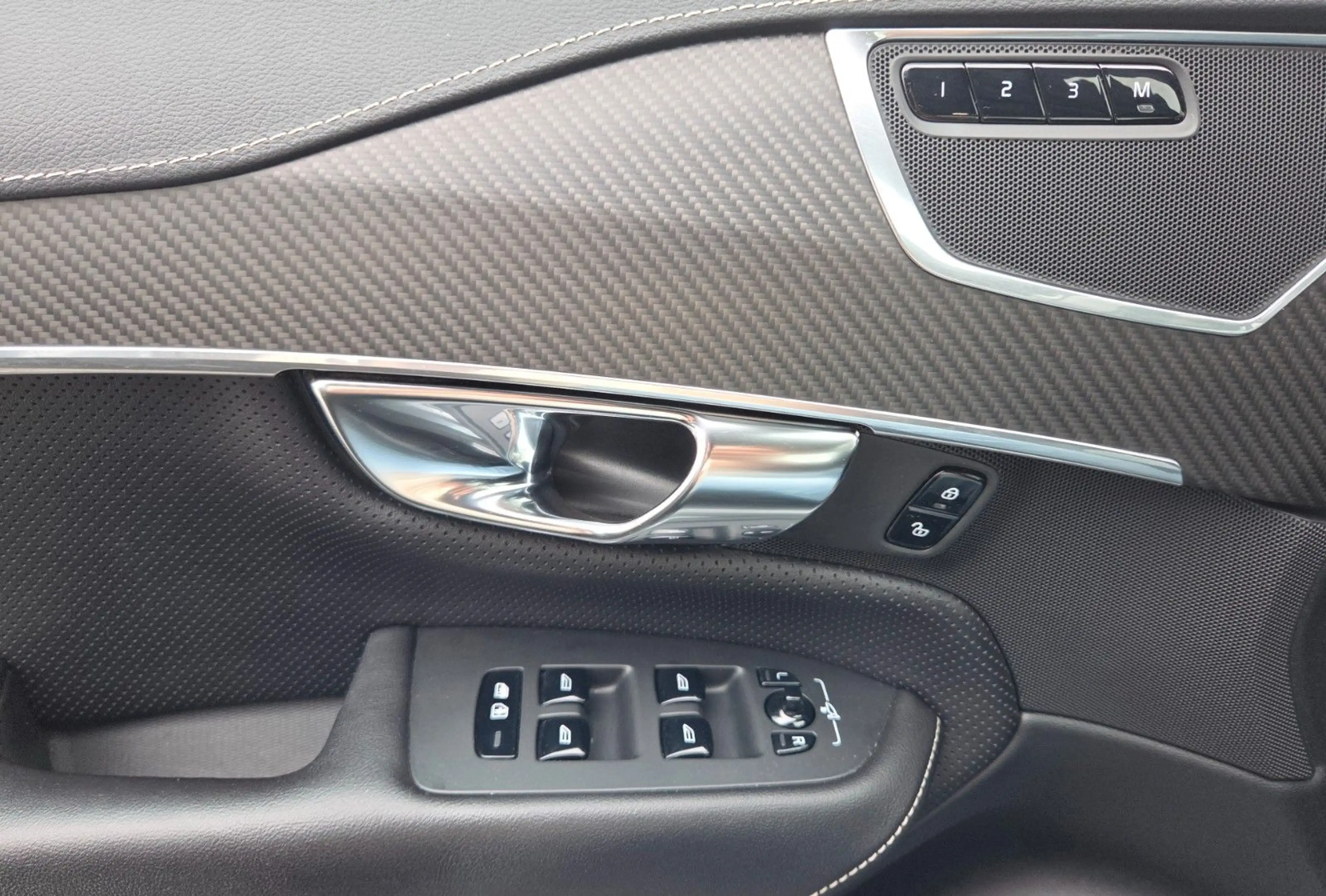 Volvo XC90 R Design AWD APP Virtal Leder ACC 7 Sitze — photo 17