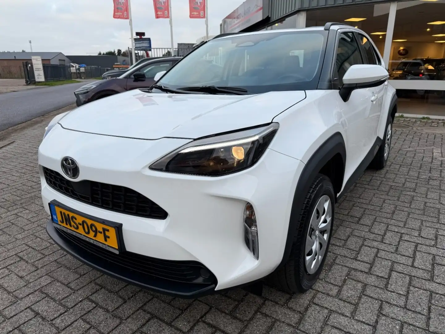 Toyota Yaris Cross 1.5 Hybrid 115 Active Rijklaar met Garantie Wit - 1