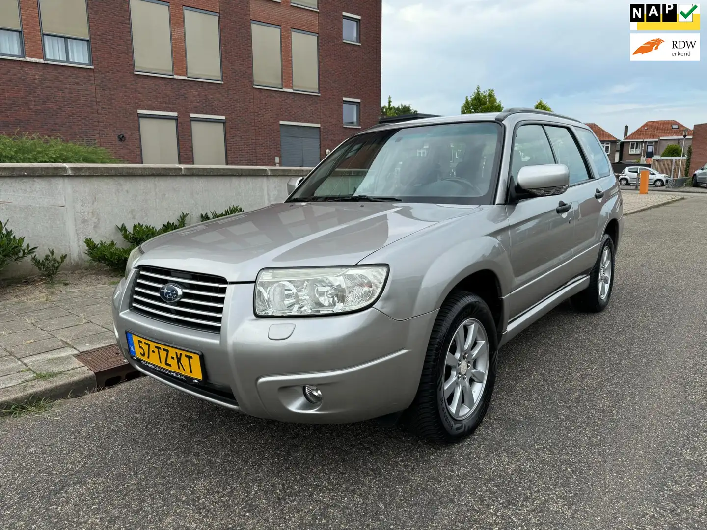 Subaru Forester 2.0 X Luxury Pack 4WD AUT /Airco/PANO/Cruise/PDC/T Gris - 1