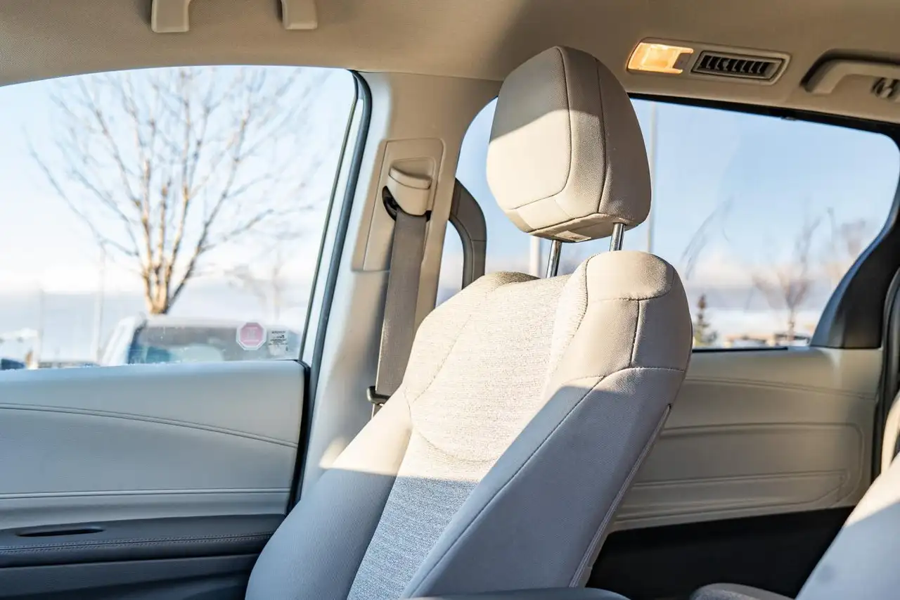 Toyota Sienna снимка Toyota Sienna