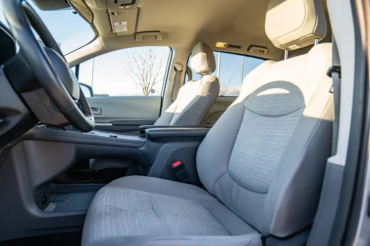 Toyota Sienna снимка Toyota Sienna