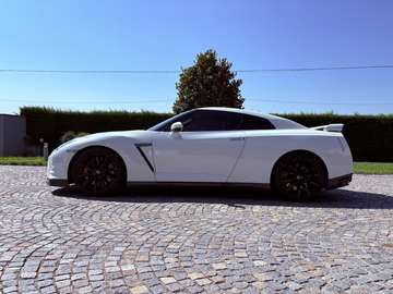 3.8 V6 Black edition 550cv auto my14