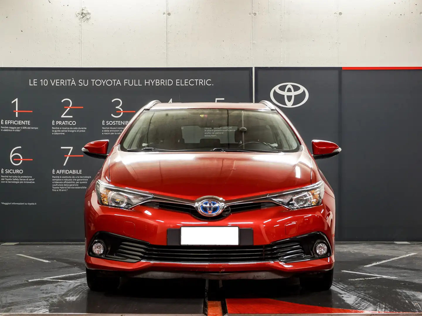 Toyota Auris Touring Sports 1.8h Active cvt Rosso - 2