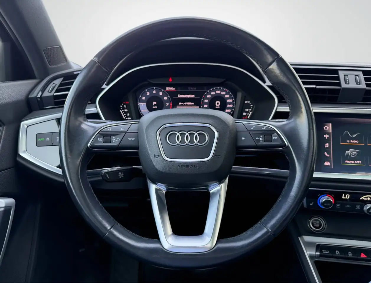 Audi Q3 снимка Audi Q3