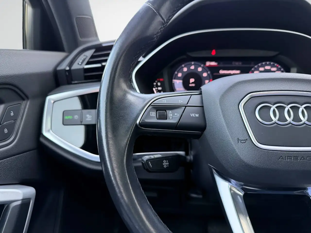 Audi Q3 снимка Audi Q3