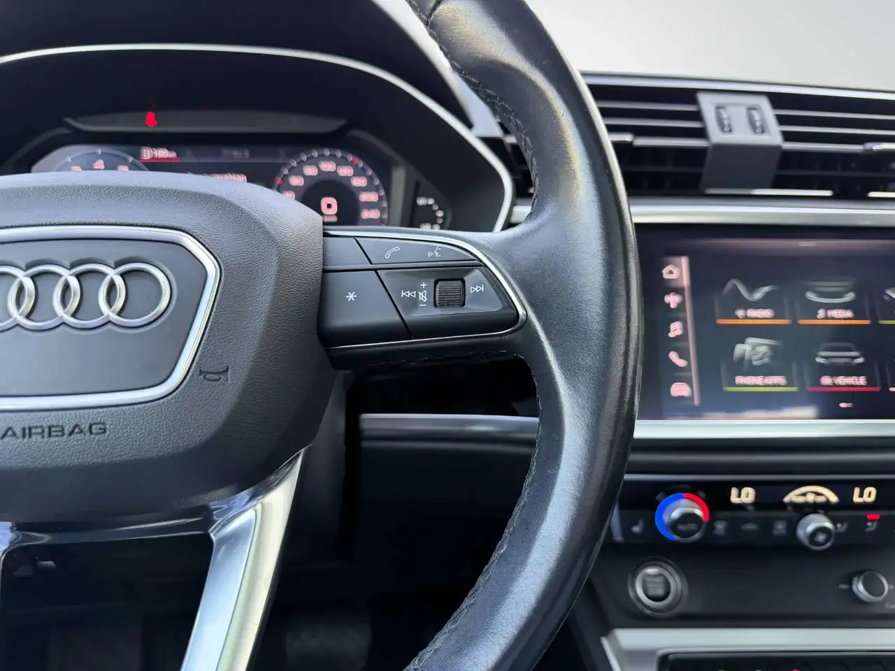 Audi Q3 снимка Audi Q3