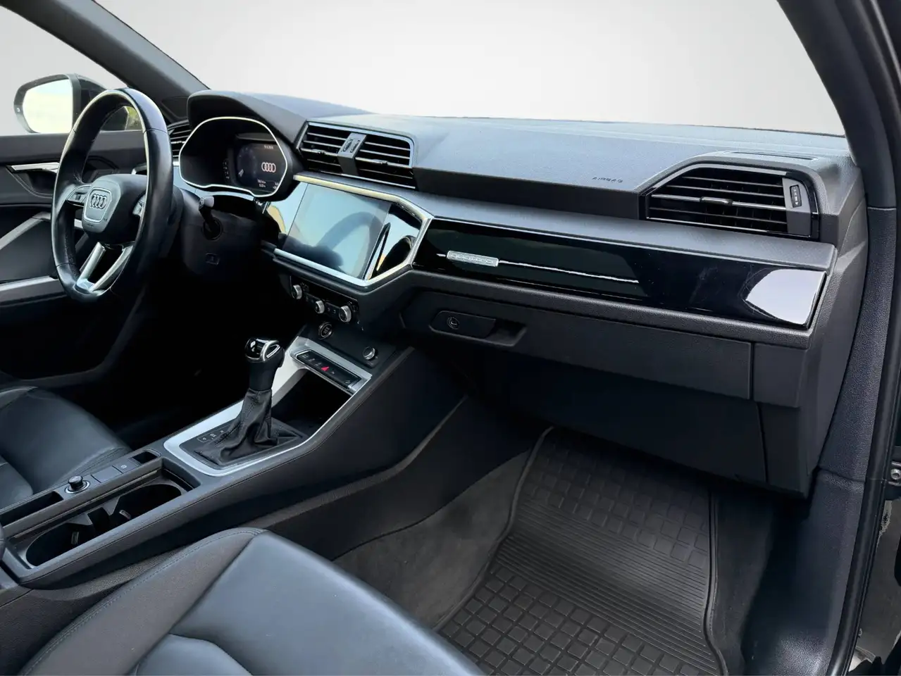 Audi Q3 снимка Audi Q3