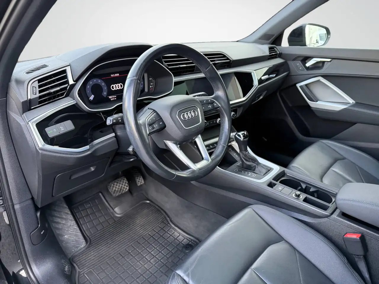 Audi Q3 снимка Audi Q3