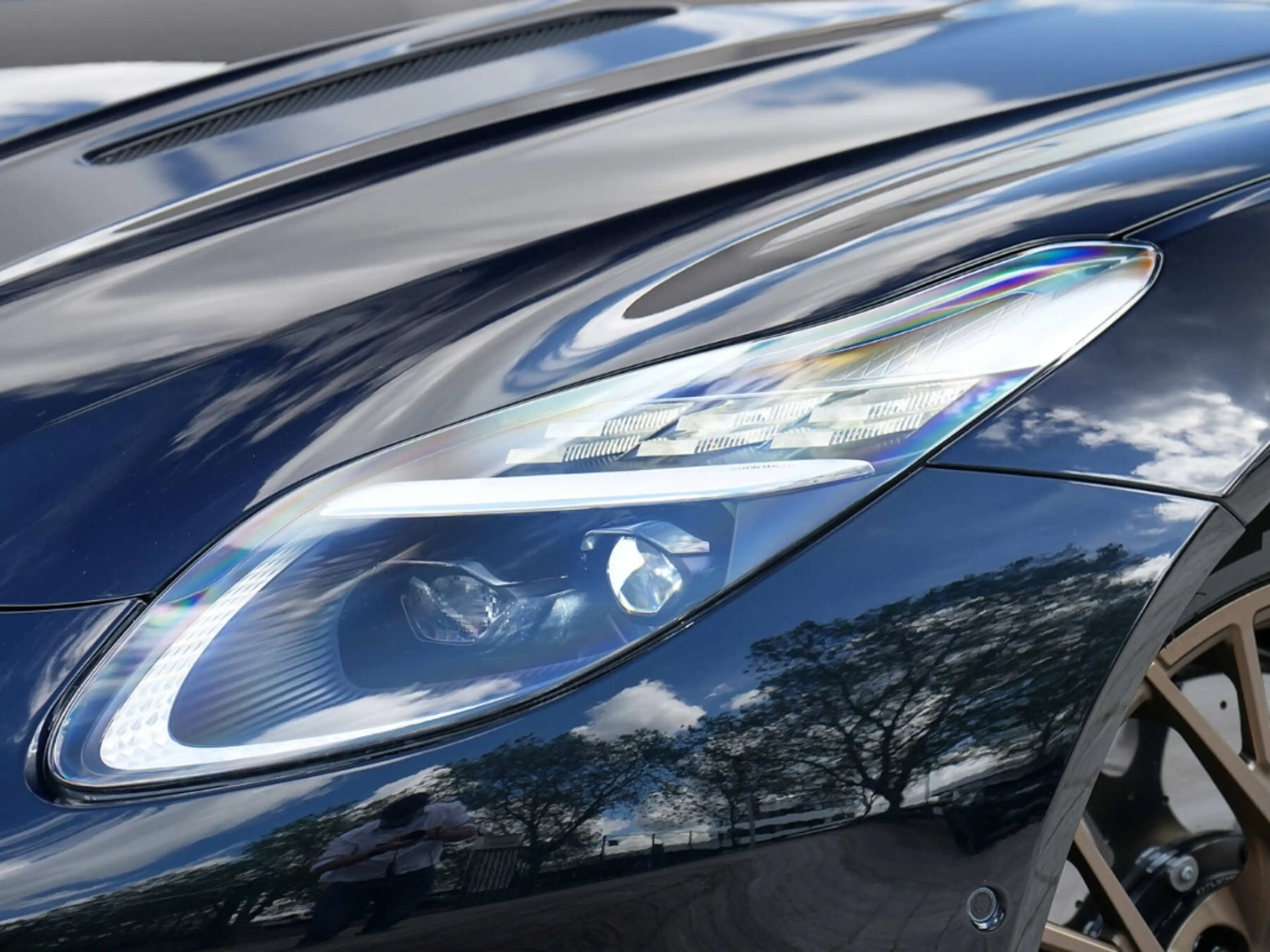 Aston Martin DB12 S Coupe Ultramarine Black - Dark Knight — photo 12
