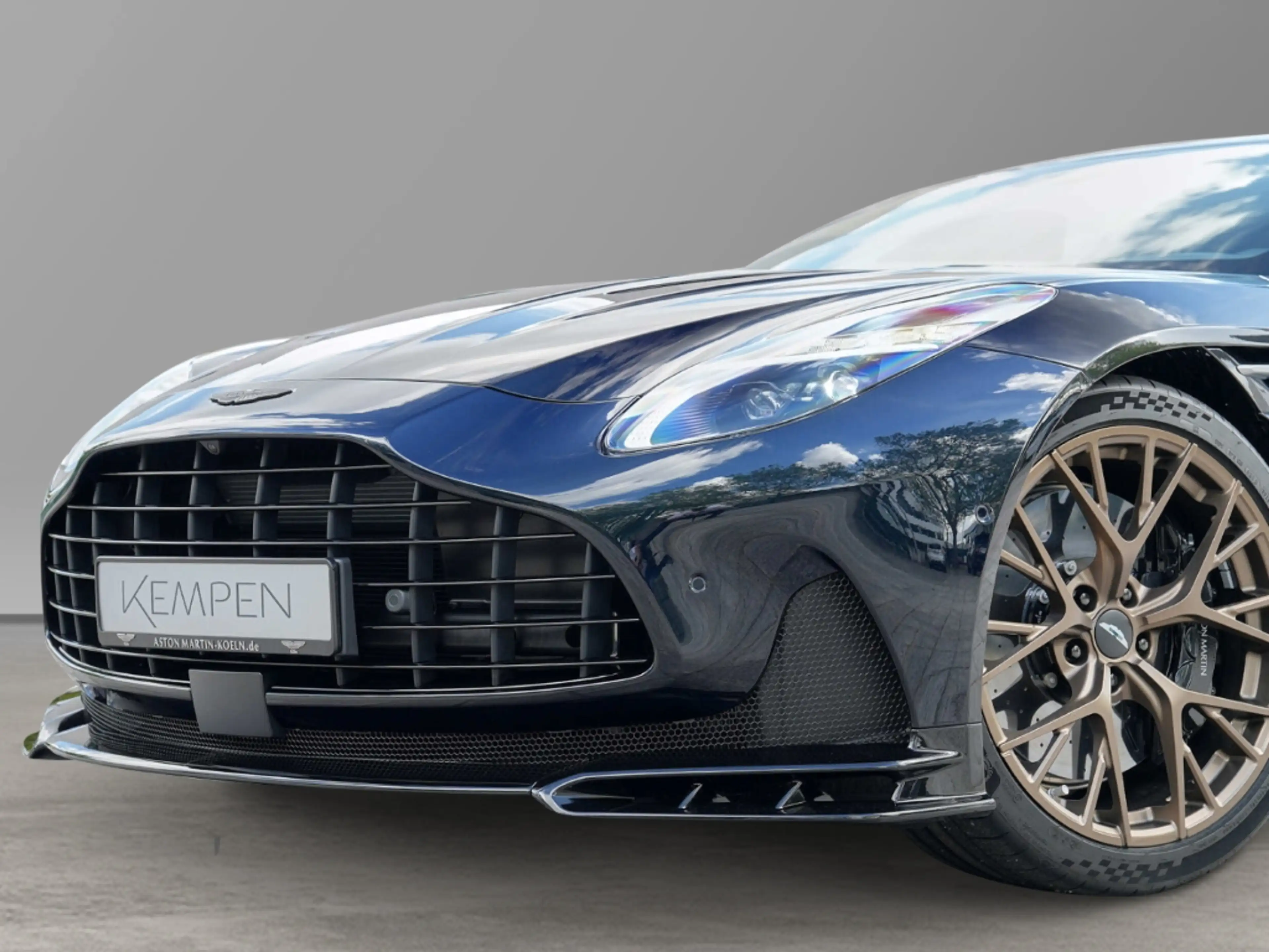Aston Martin DB12 S Coupe Ultramarine Black - Dark Knight — photo 11