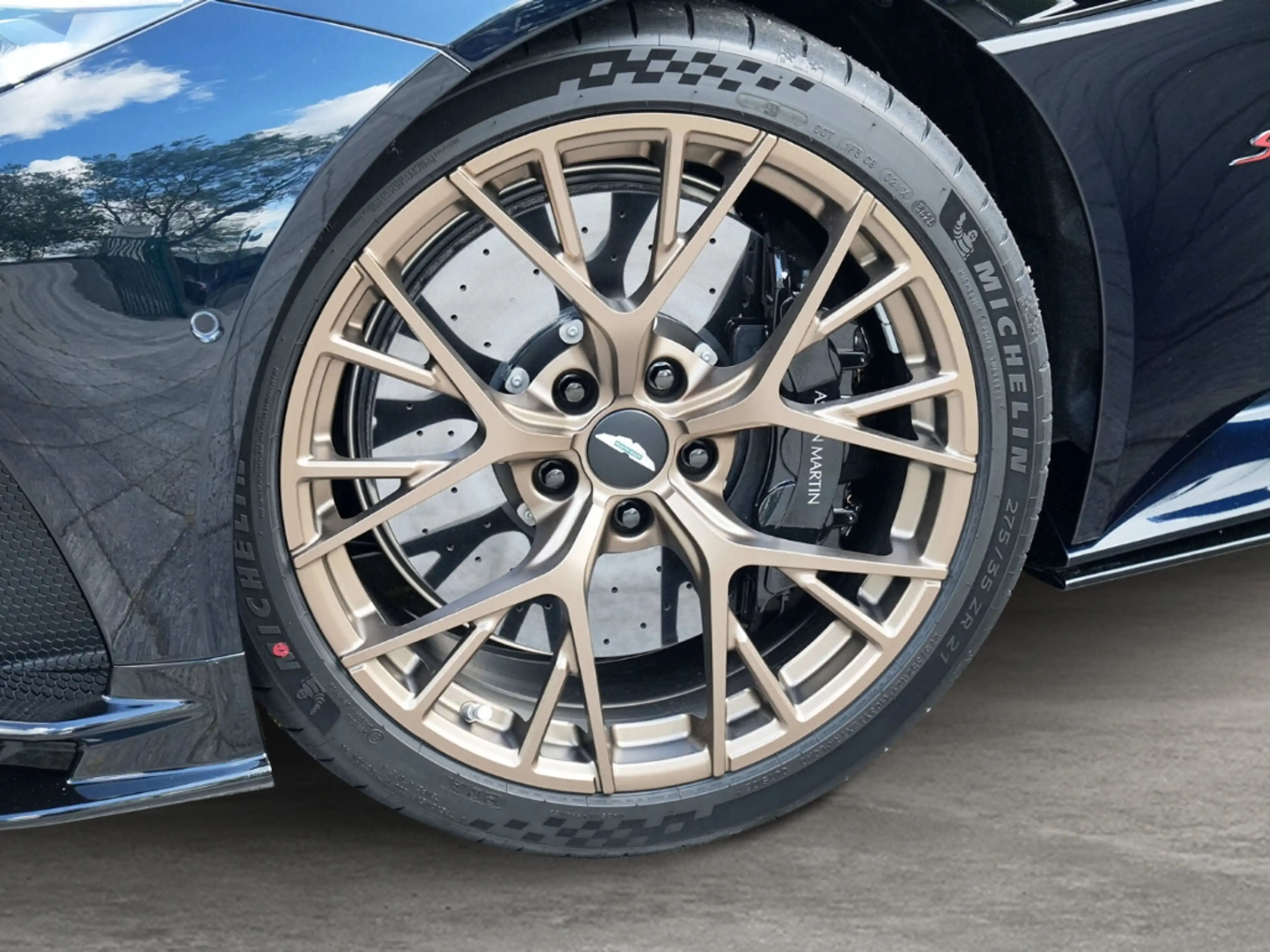 Aston Martin DB12 S Coupe Ultramarine Black - Dark Knight — photo 10