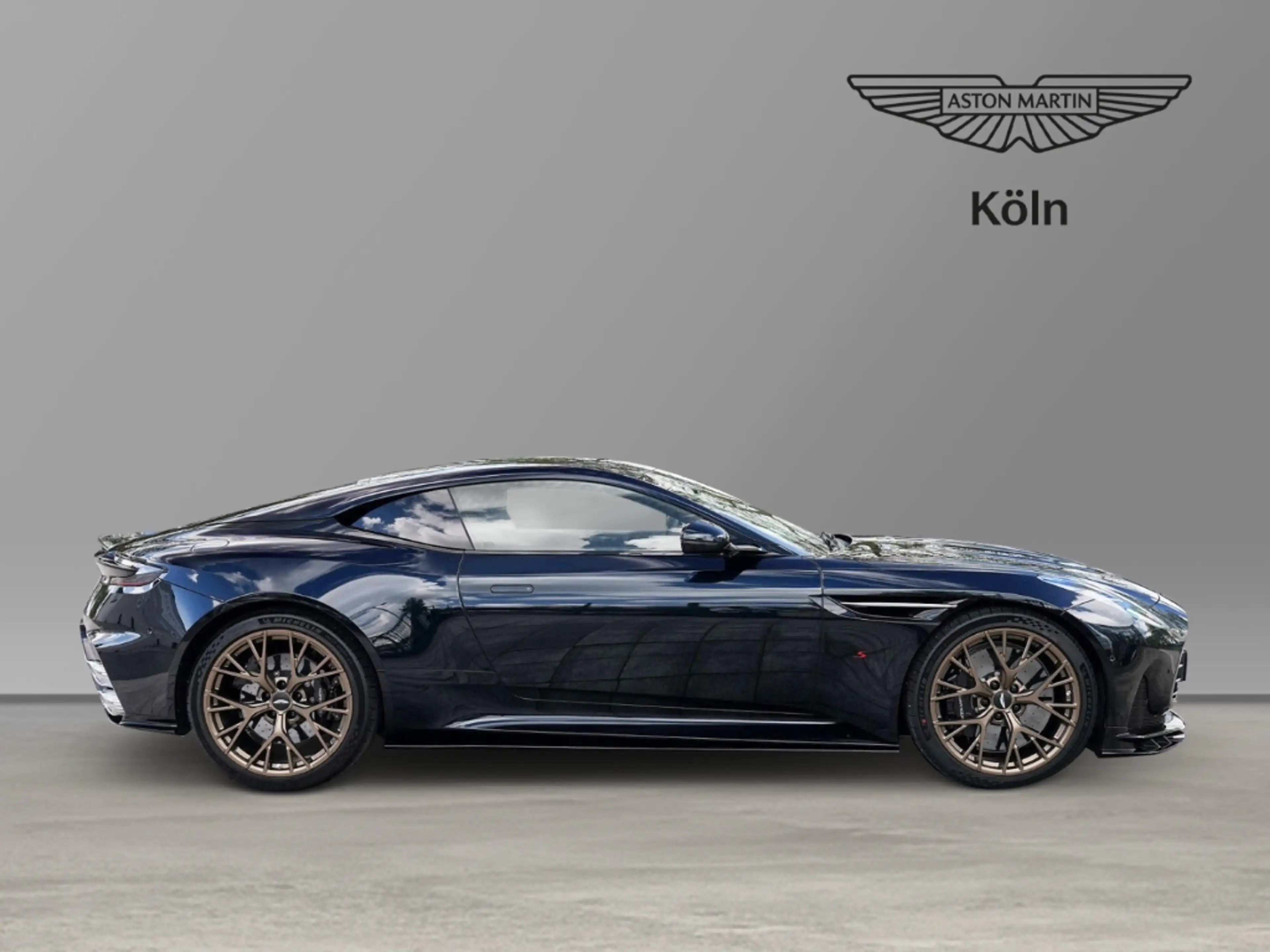 Aston Martin DB12 S Coupe Ultramarine Black - Dark Knight — photo 3