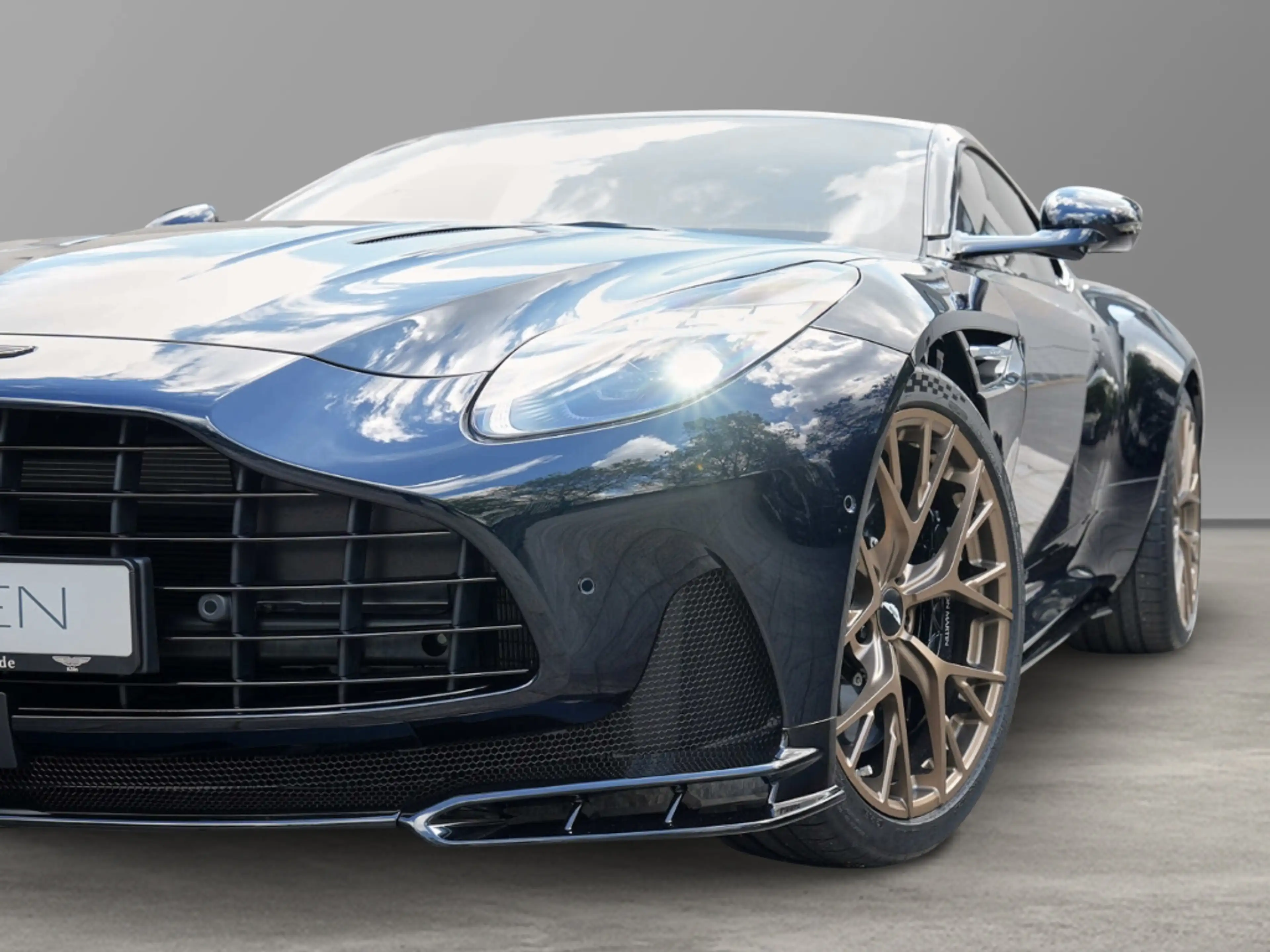 Aston Martin DB12 S Coupe Ultramarine Black - Dark Knight — photo 14