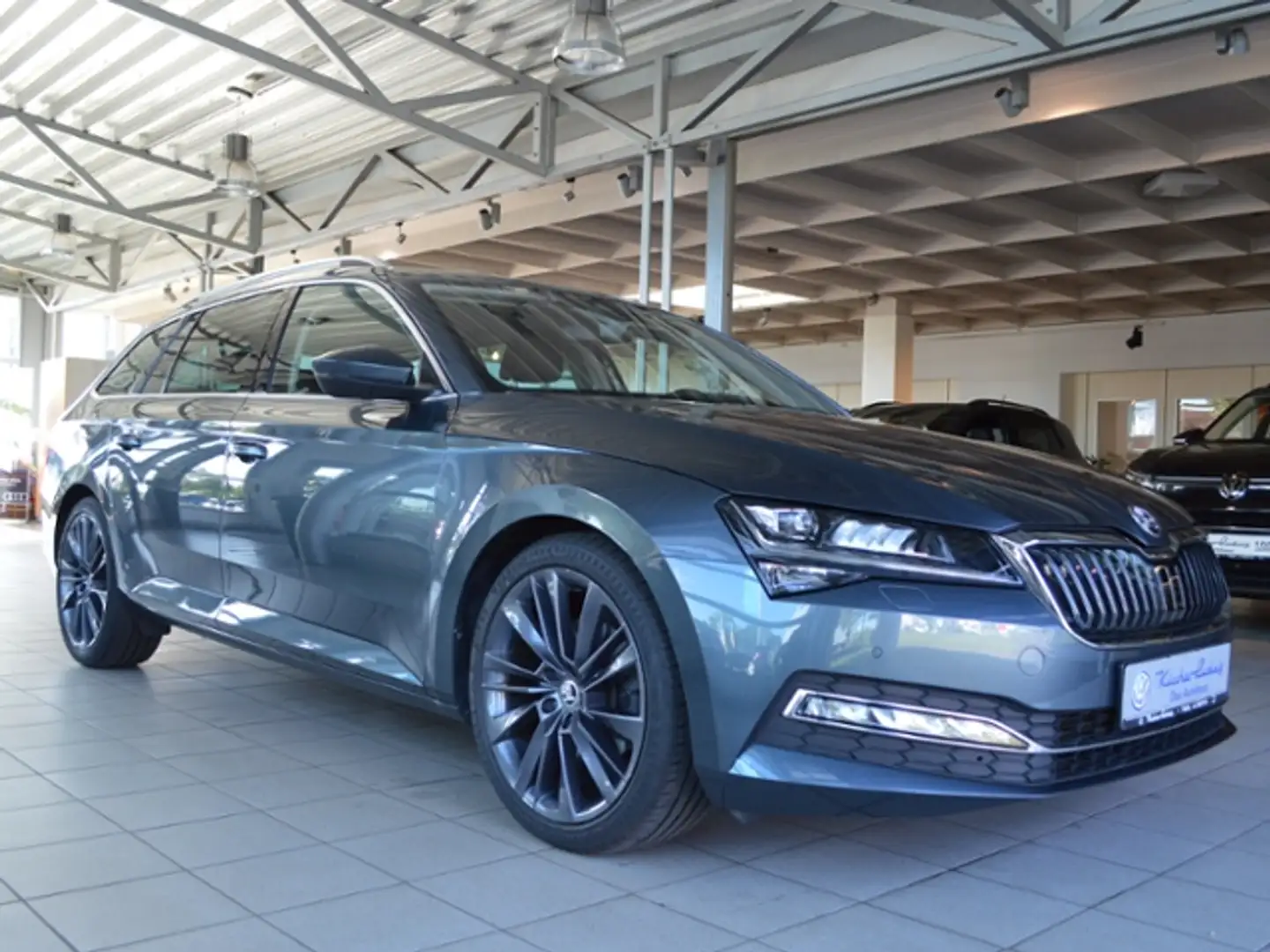 Skoda Superb Combi 2,0 TDI DSG Style AHK LED NAVI Gris - 1