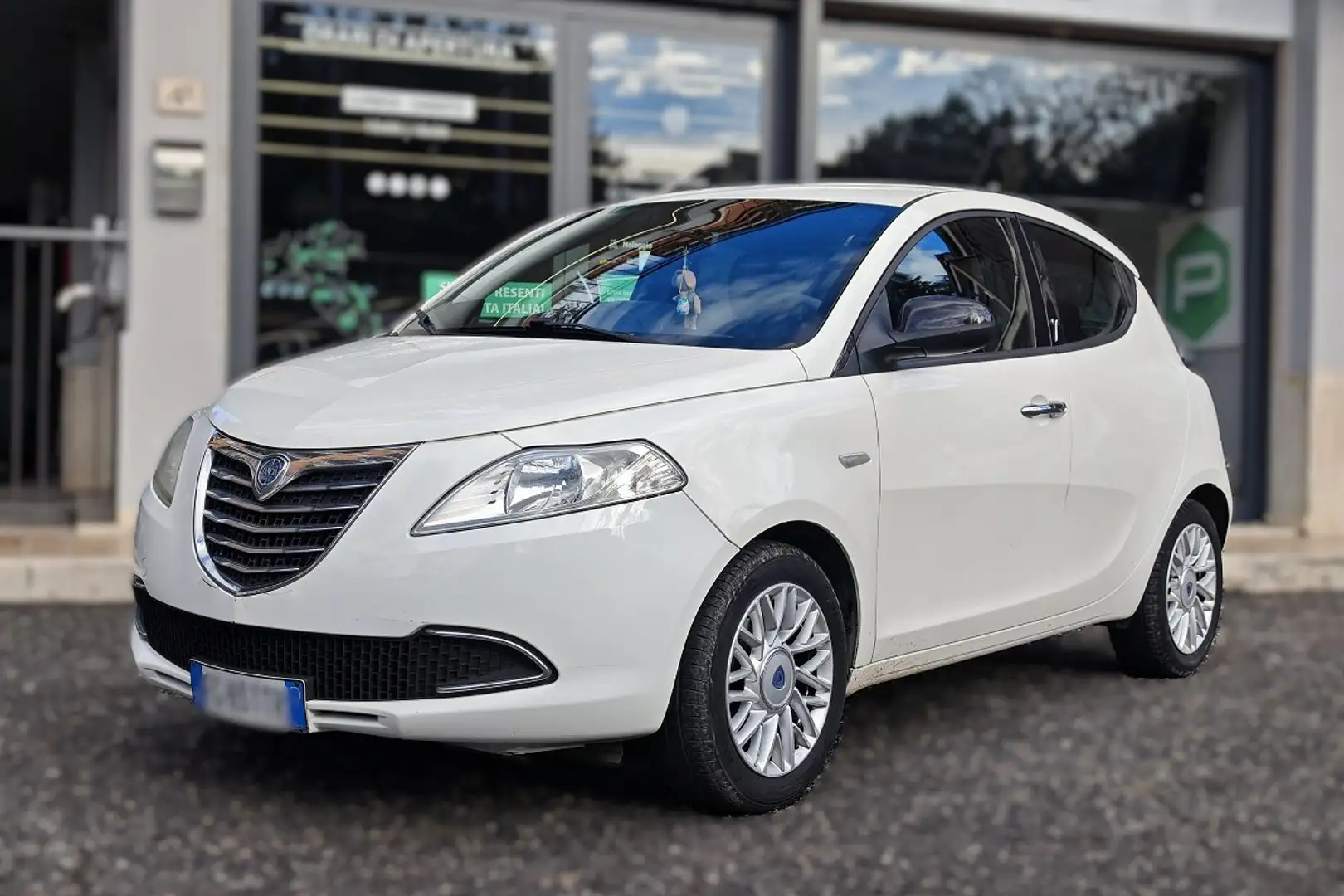 Lancia Ypsilon Ypsilon 1.2 69 CV 5 porte Gold Blanc - 1