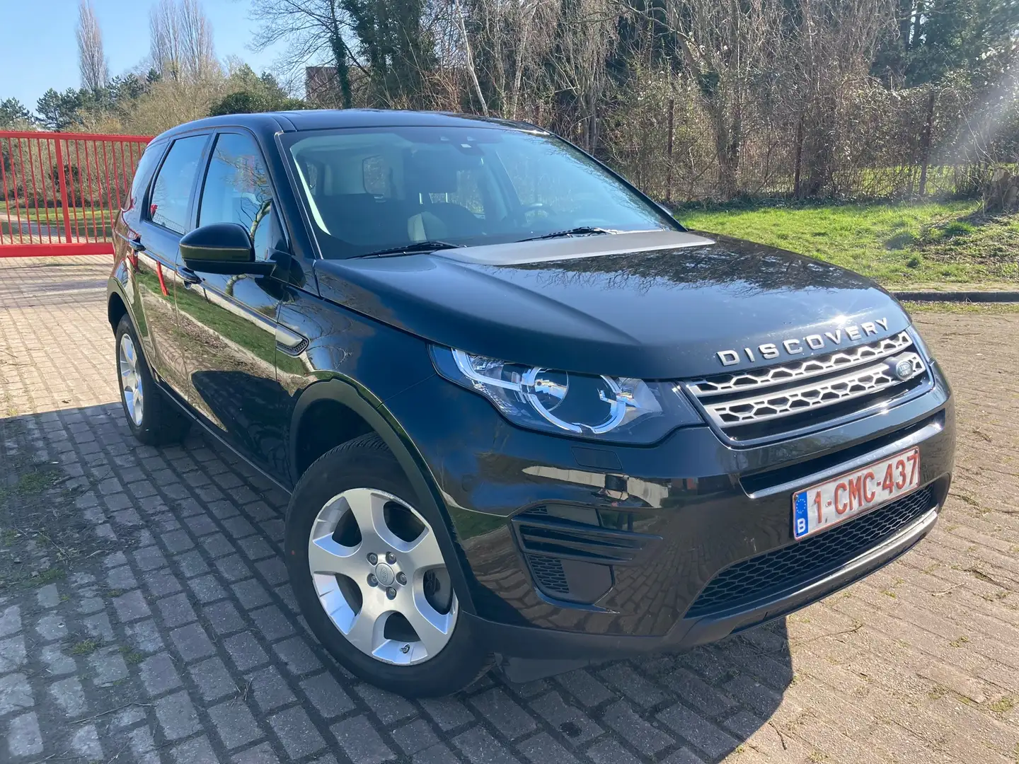 Land Rover Discovery Sport 2.0 eD4 Urban Series Pure Zwart - 2