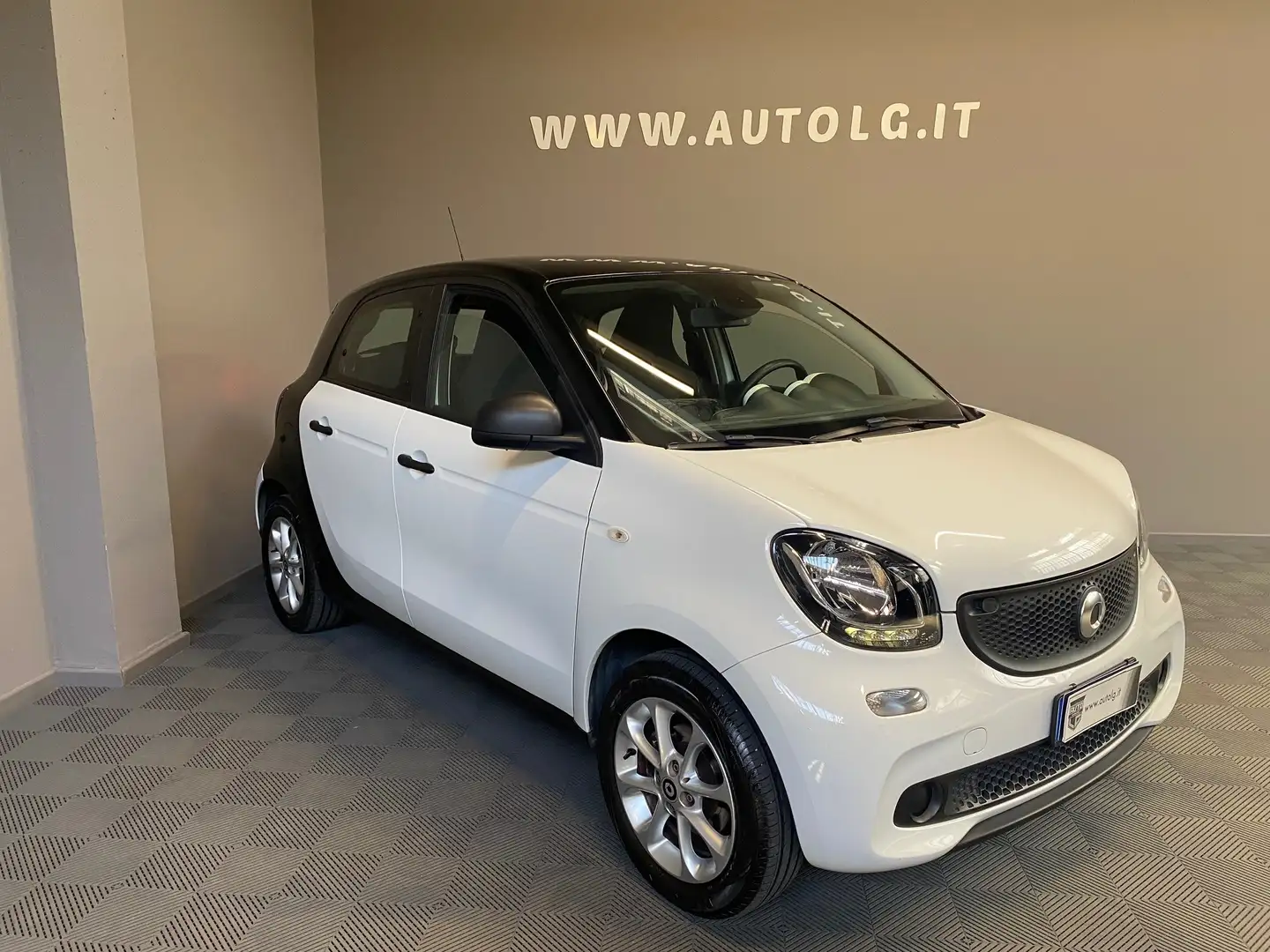 smart forFour II 2015 1.0 Youngster 71cv c/S.S. OK NEO PATENTATO Bianco - 1