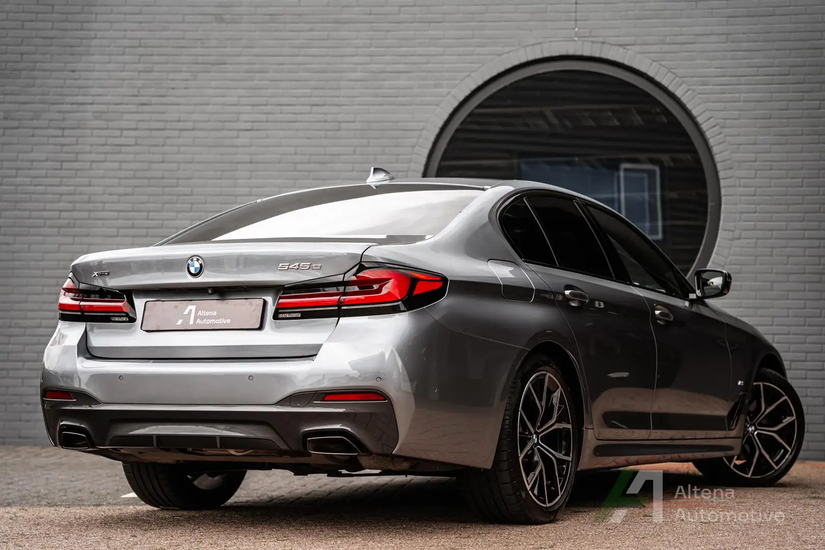 BMW 545 5-serie 545e xDrive High Executive M-sport, 360 ca Grijs - 2