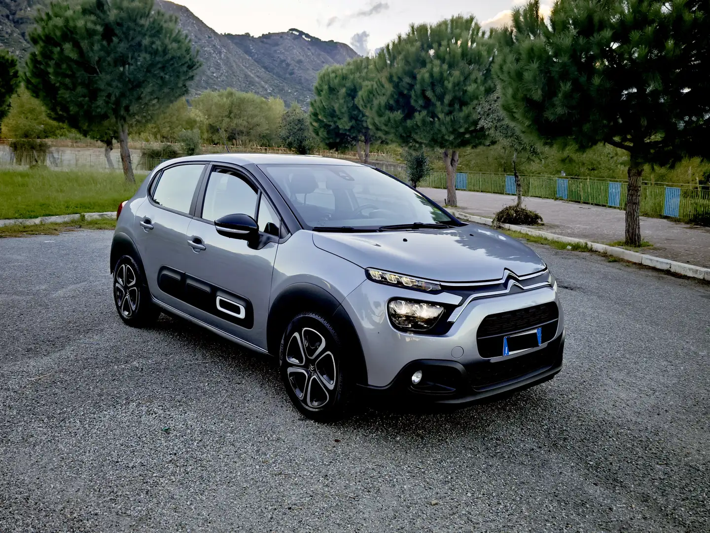Citroen C3 C3 III 1.5 bluehdi Feel Pack s Gris - 2