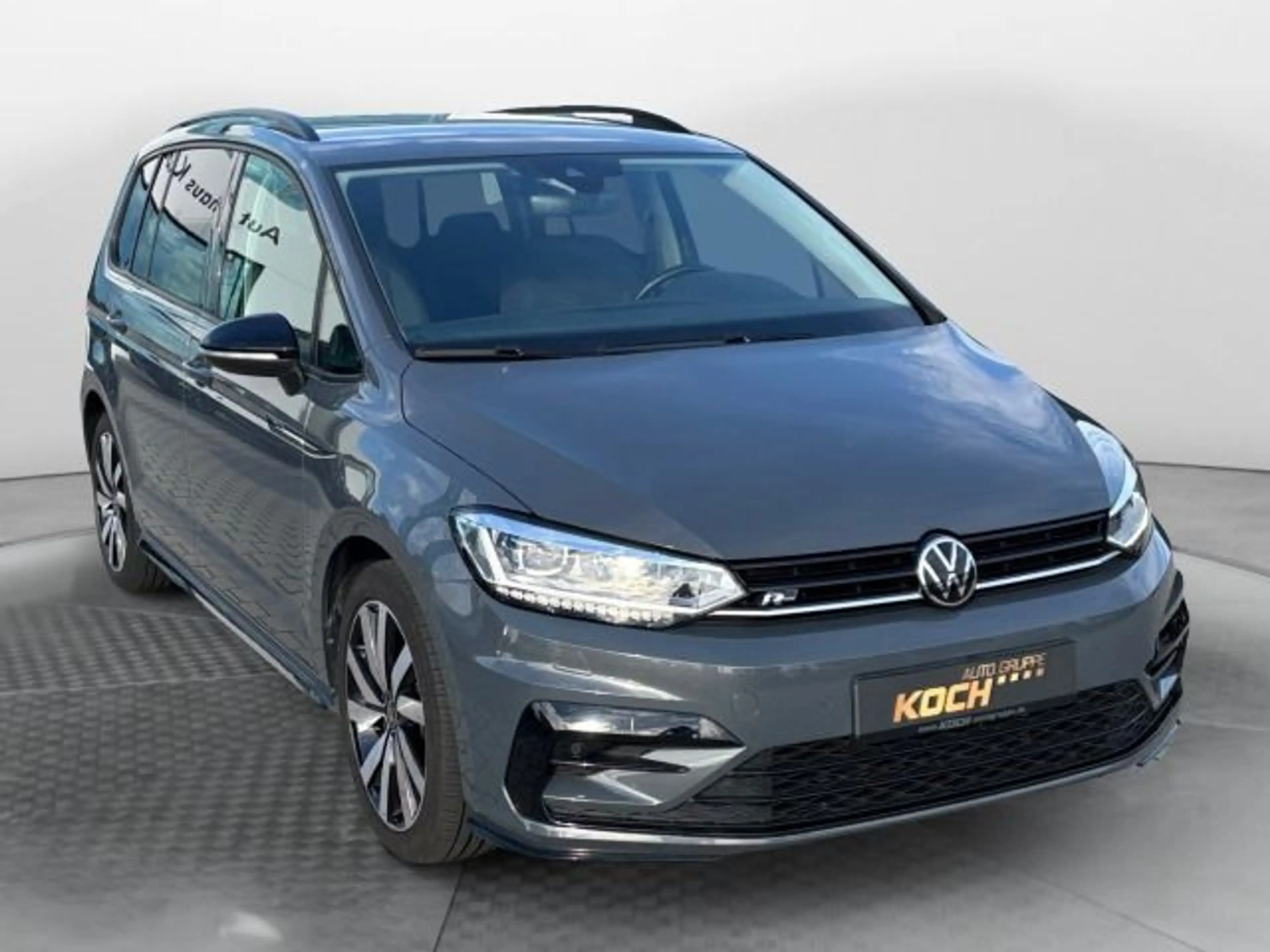 Volkswagen Touran 2.0 TDI DSG R-Line Navi LED AHK Kamera — photo 4