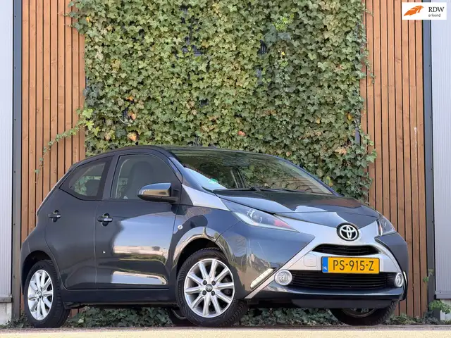 Toyota Aygo 1.0 VVT-i x-clusiv|CAMERA|AIRCO|5DRS|STUUR BEDIENI
