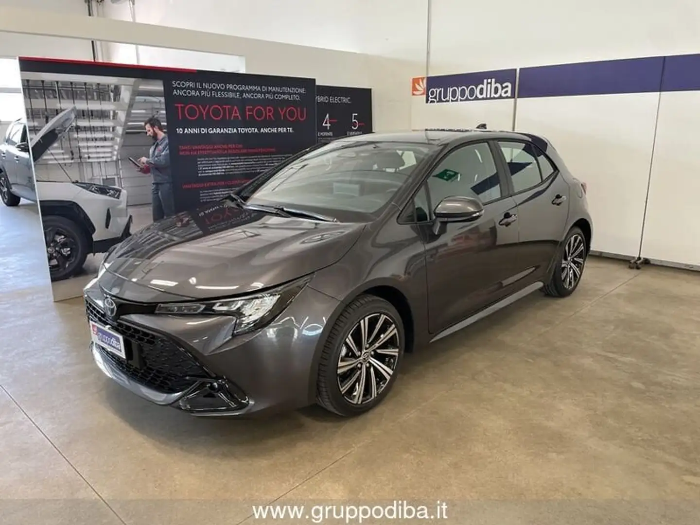 Toyota Corolla 3P - 5P - SW 2.0H HB ACTIVE MY23 Gris - 1