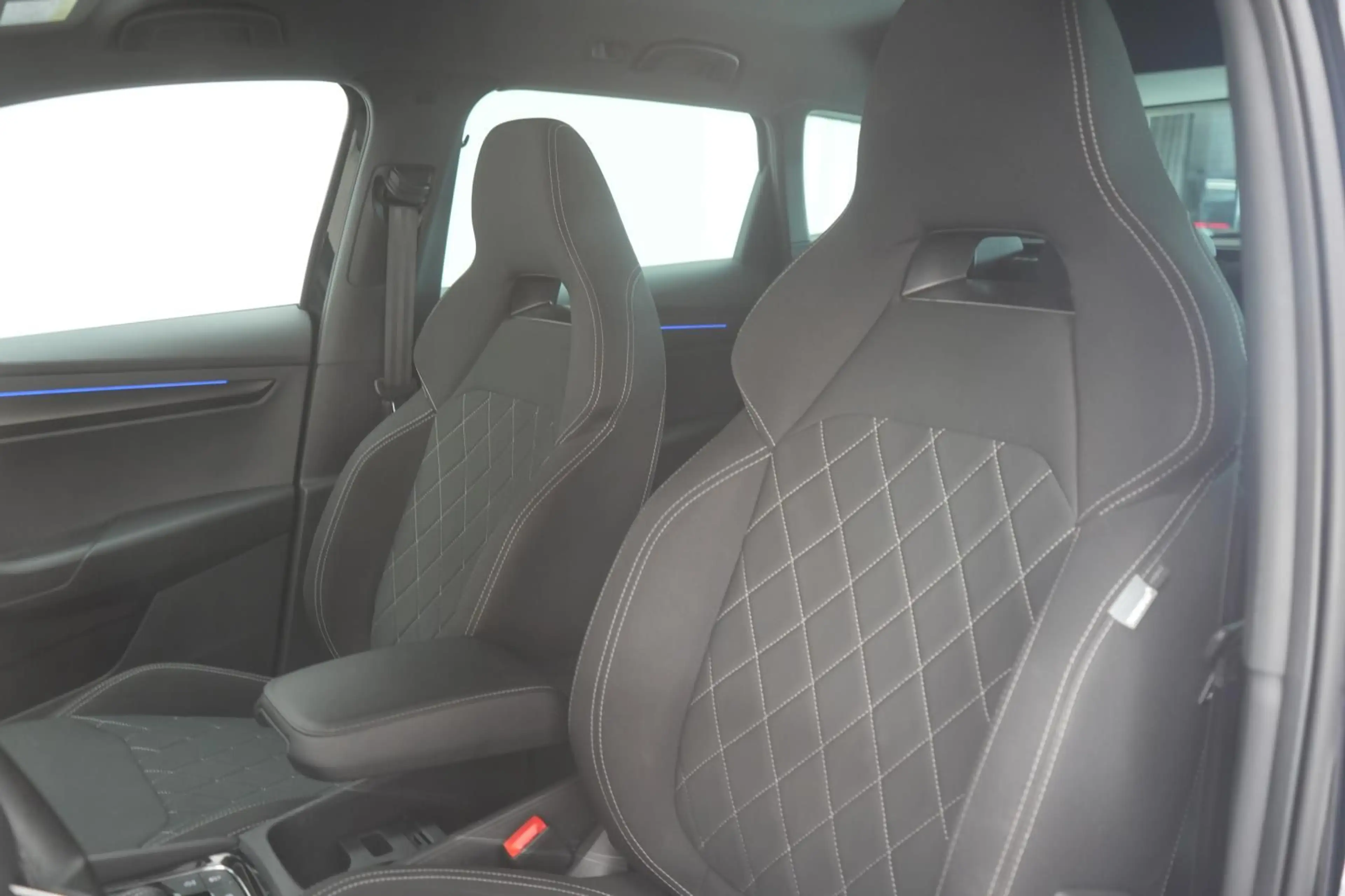 Skoda Karoq 2.0 TDI 4x4 DSG Sportline AHK/Matrix/Virtu — photo 10