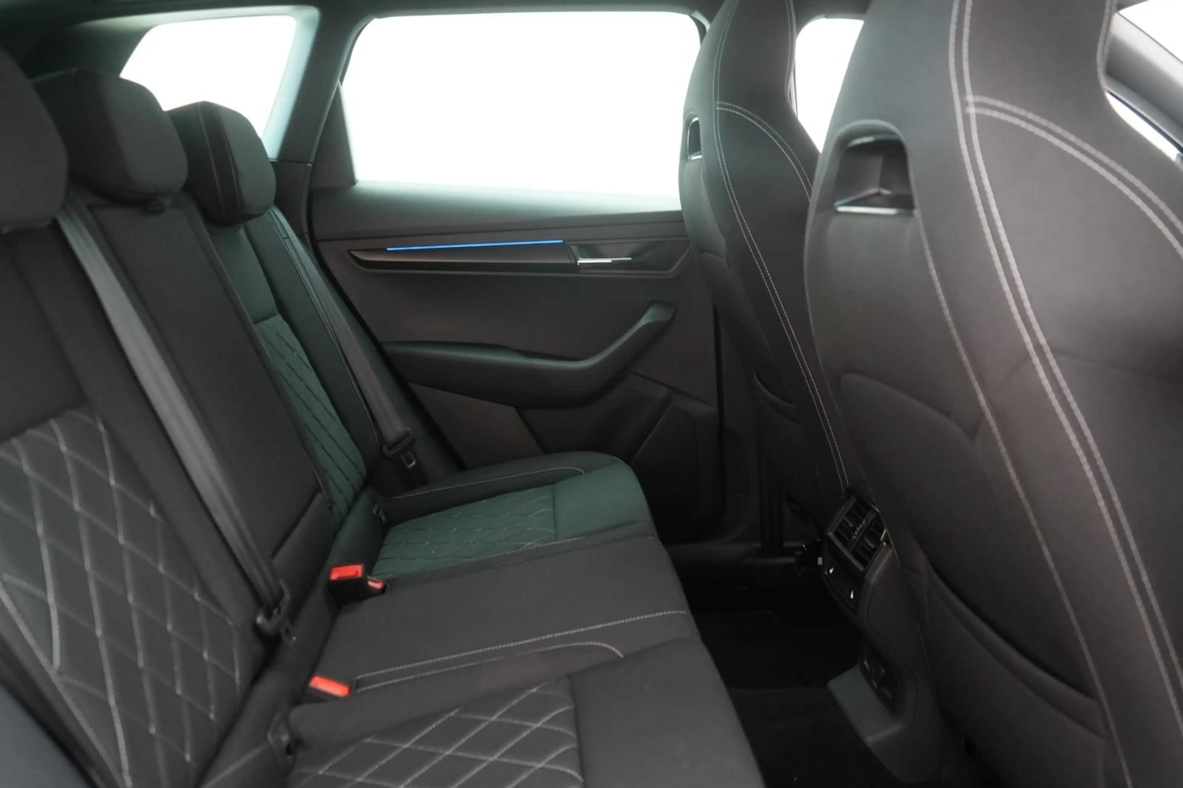 Skoda Karoq 2.0 TDI 4x4 DSG Sportline AHK/Matrix/Virtu — photo 8