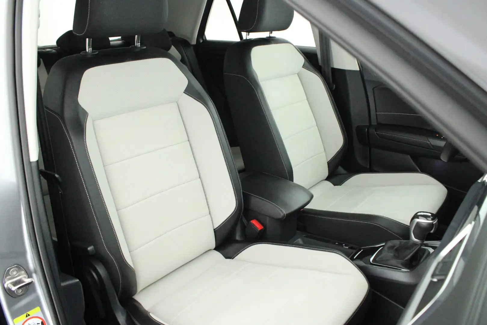 Volkswagen T-Roc 1.5 TSI Style Trekhaak Camera Stoelverwarming Led Grijs - 2