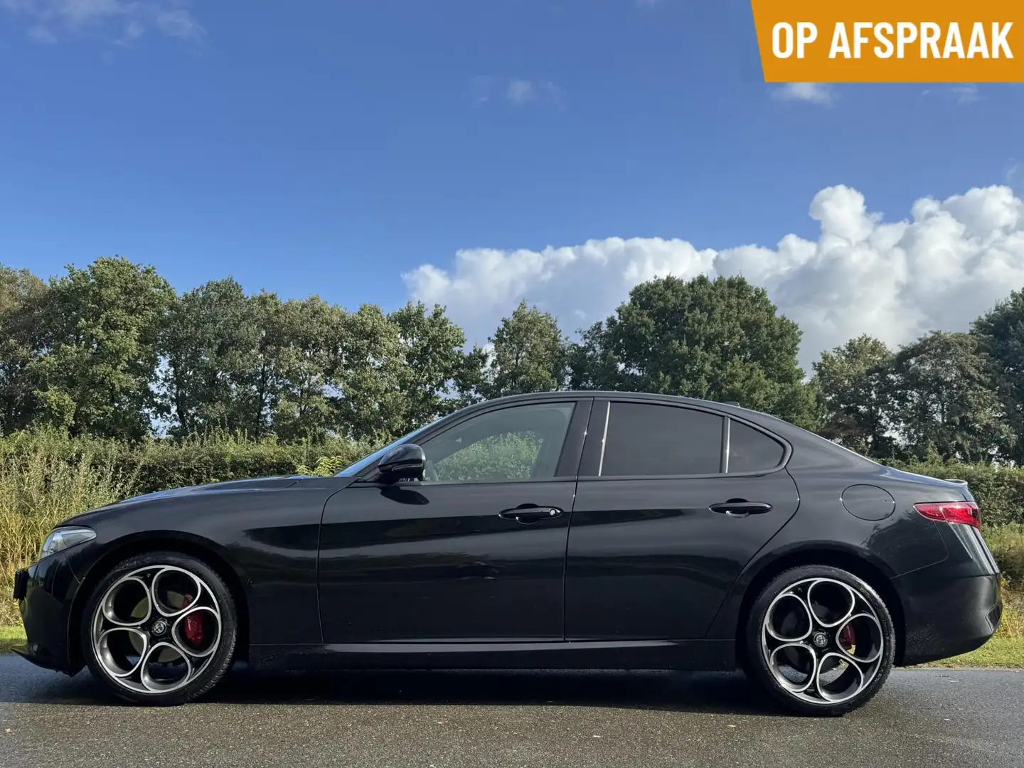 Alfa Romeo Giulia 2.0T 310pk Sprint, 8400km!!! my22, 19inch!! Zwart - 1