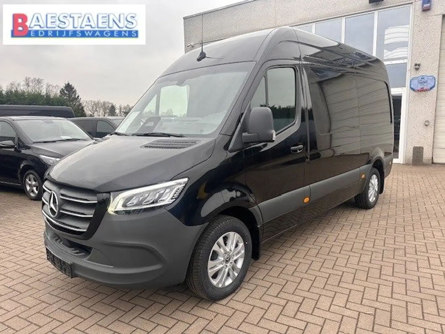 Mercedes-Benz Sprinter 319 SELECT L2H2 51950 ex btw th 3500 kg Noir - 1