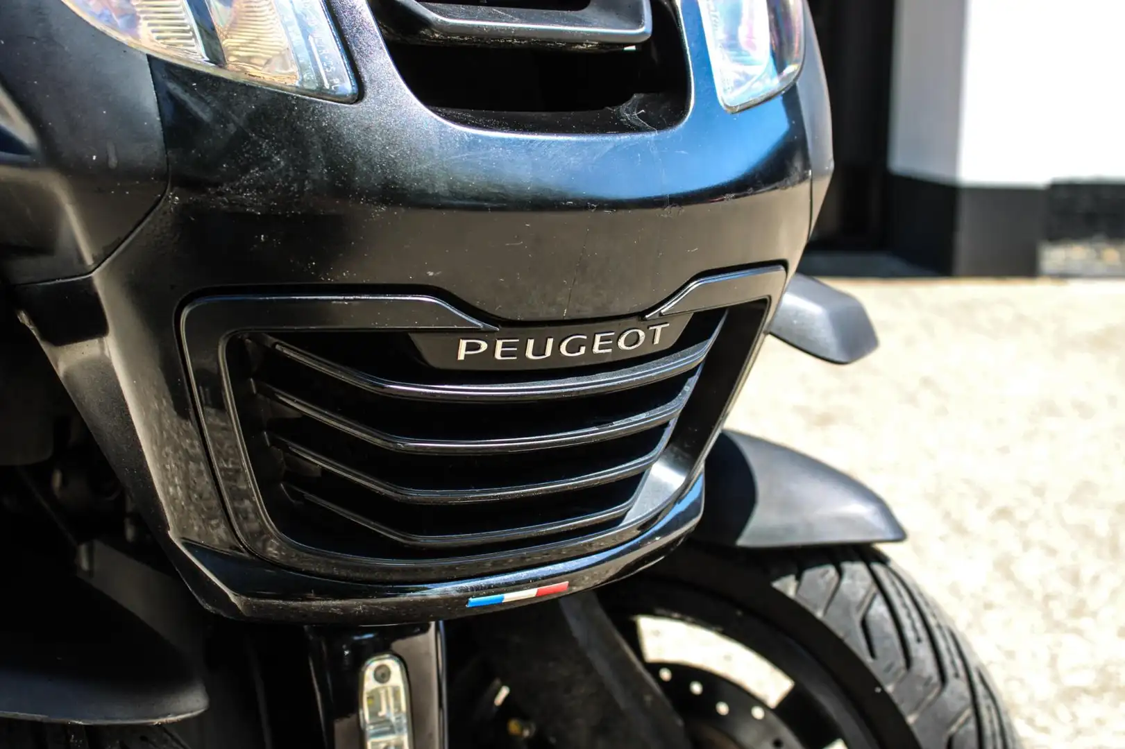 Peugeot Metropolis Scooter Black Edition - 2