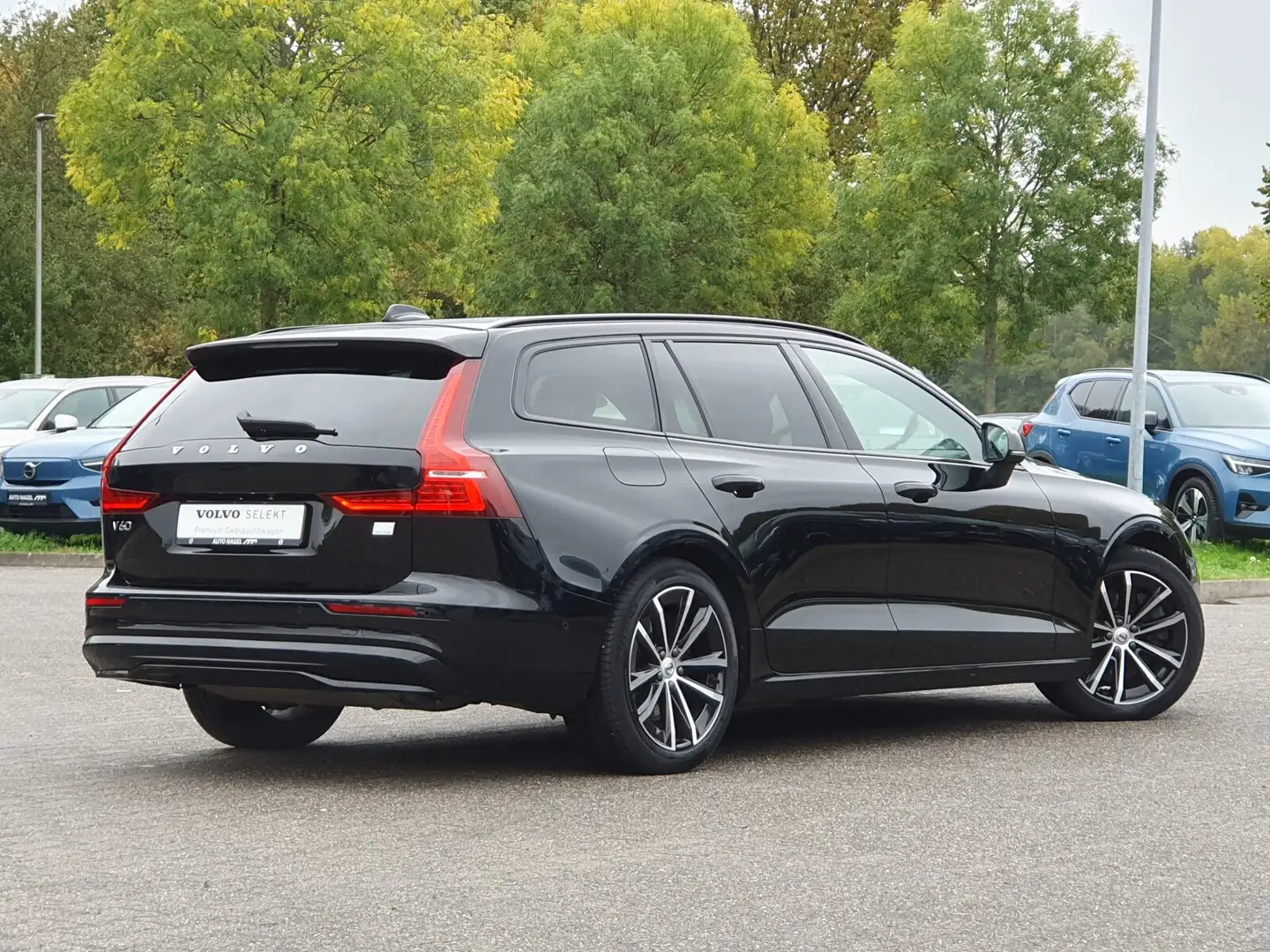 Volvo V60 V60 T8 Twin Engine AWD Ultimate Dark Plug-In SHD Schwarz - 2