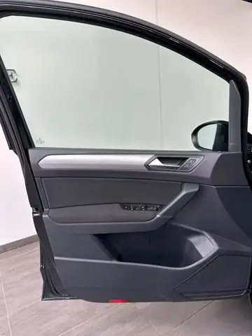 Volkswagen Touran view 8