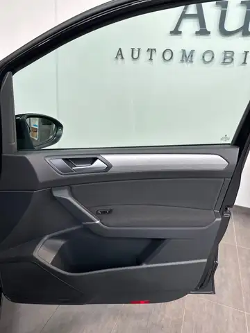 Volkswagen Touran view 9