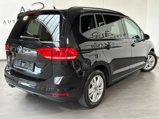 Volkswagen Touran view 4