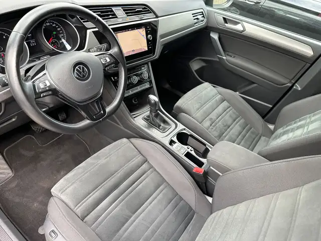 Volkswagen Touran view 11