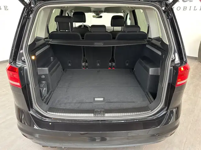 Volkswagen Touran view 6