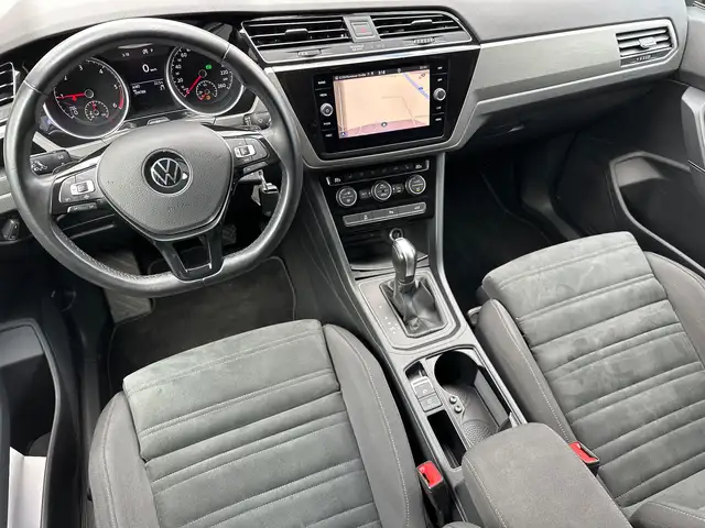 Volkswagen Touran view 14