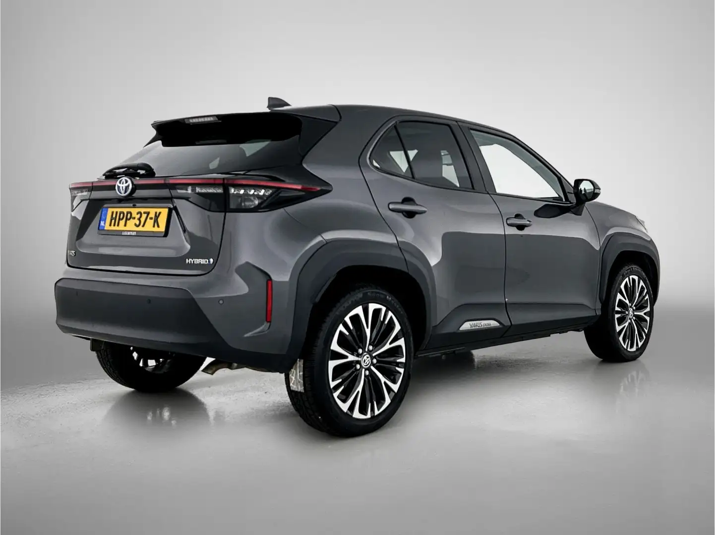 Toyota Yaris Cross 1.5 Hybrid Executive Limited Grijs - 2
