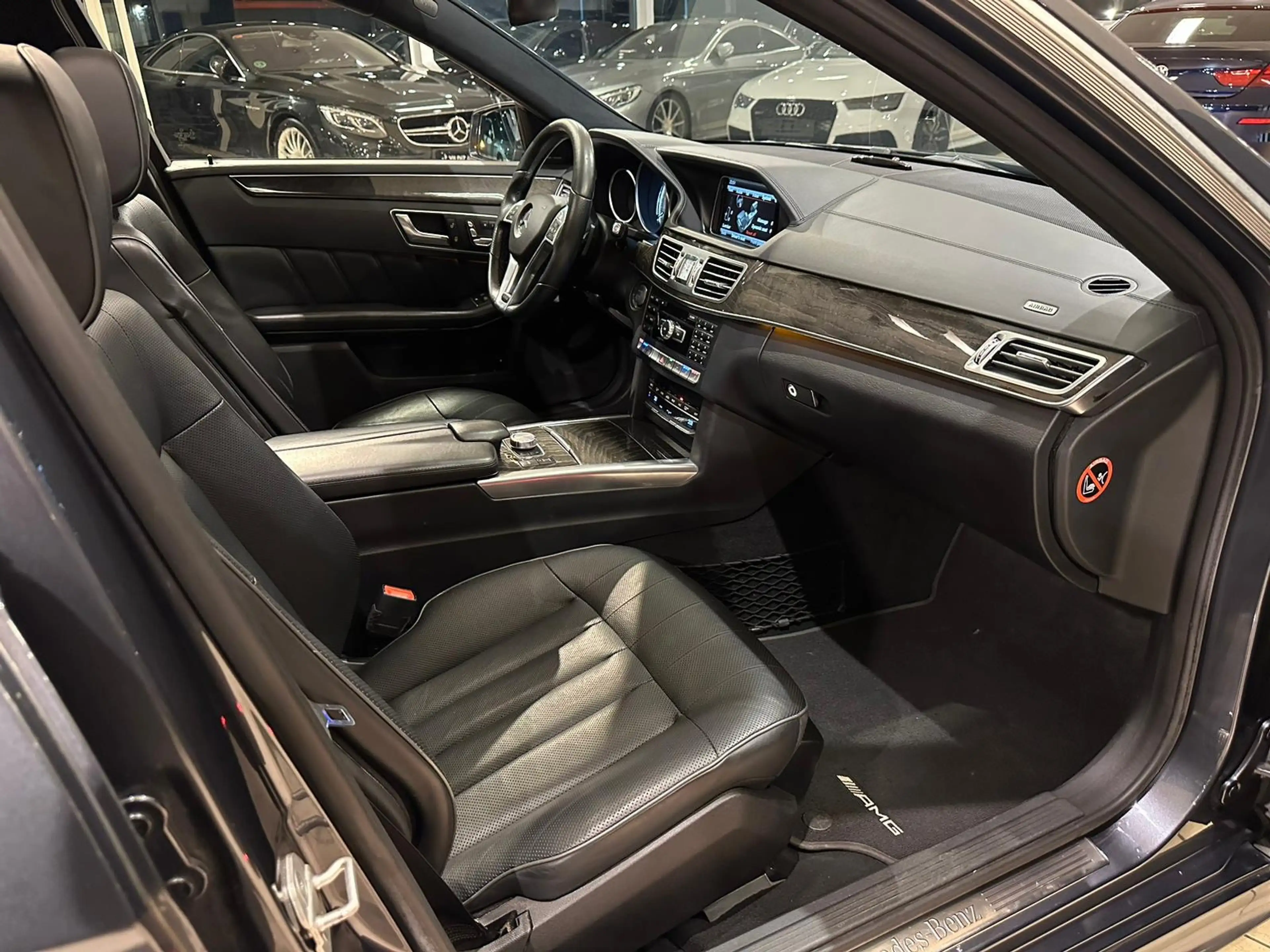 Mercedes-Benz E 350 E350 BlueTEC 4MATIC/AMG/Airmatic/Memory/Pano — photo 6