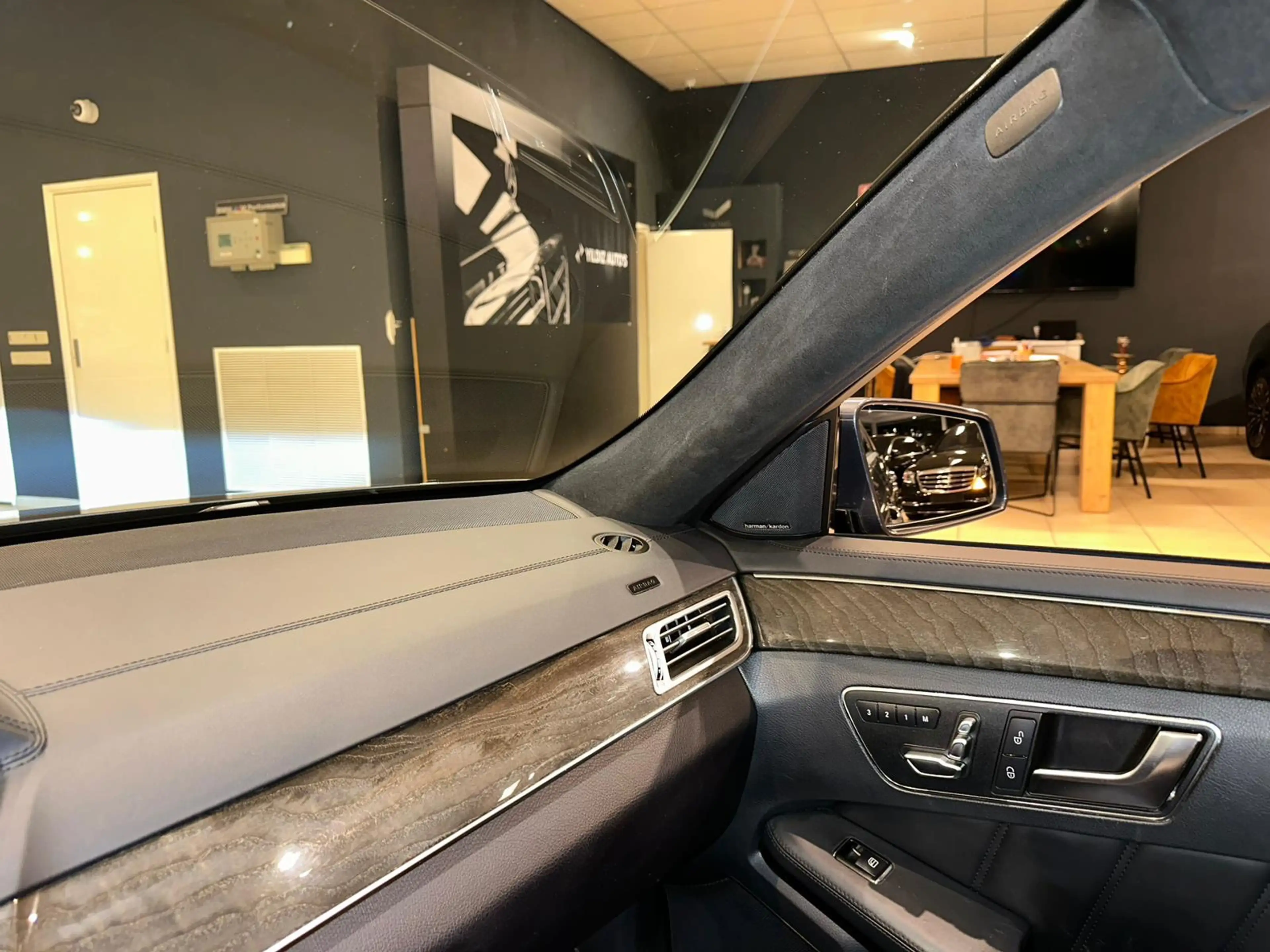 Mercedes-Benz E 350 E350 BlueTEC 4MATIC/AMG/Airmatic/Memory/Pano — photo 14
