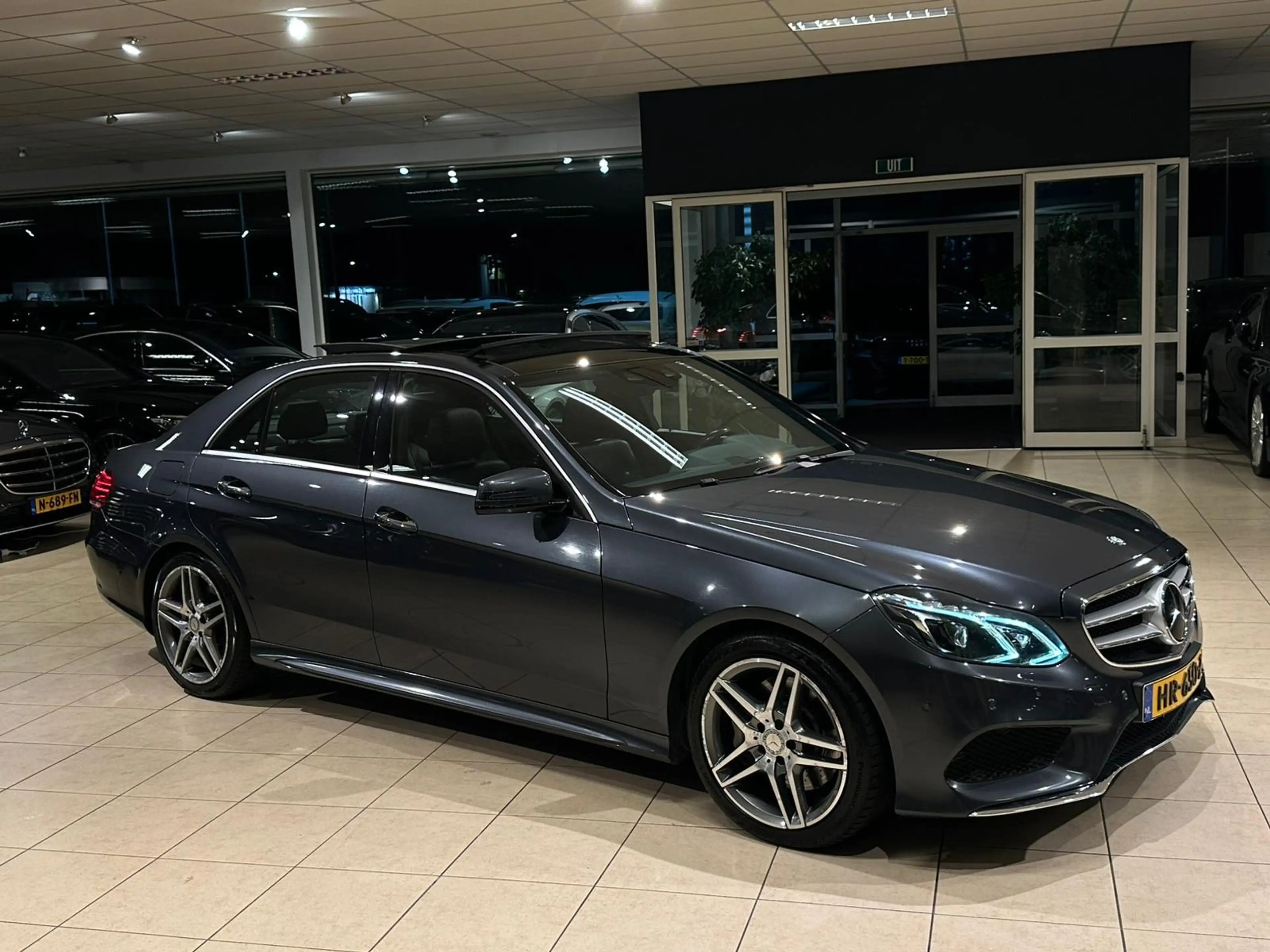 Mercedes-Benz E 350 E350 BlueTEC 4MATIC/AMG/Airmatic/Memory/Pano — photo 12