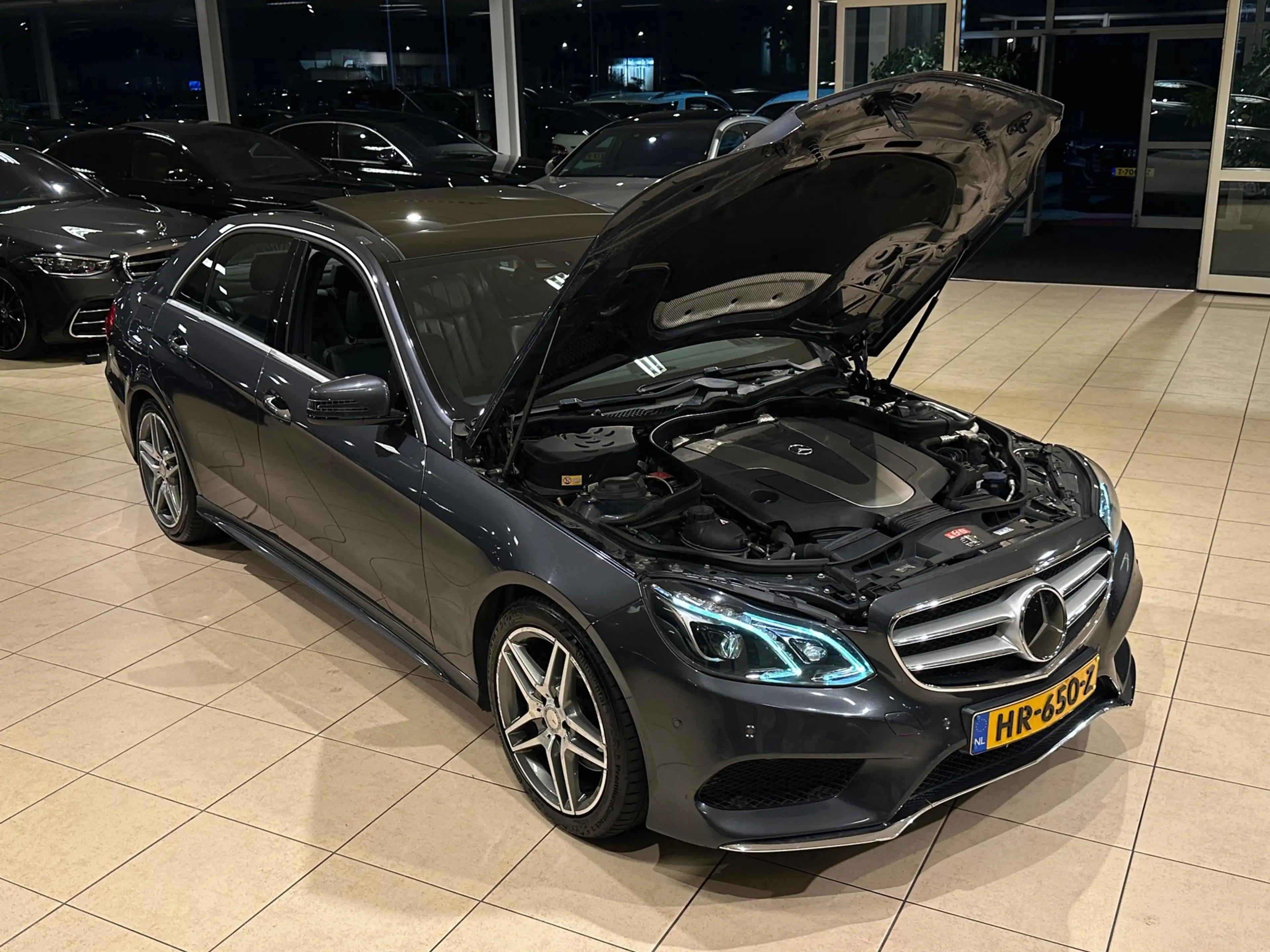 Mercedes-Benz E 350 E350 BlueTEC 4MATIC/AMG/Airmatic/Memory/Pano — photo 4