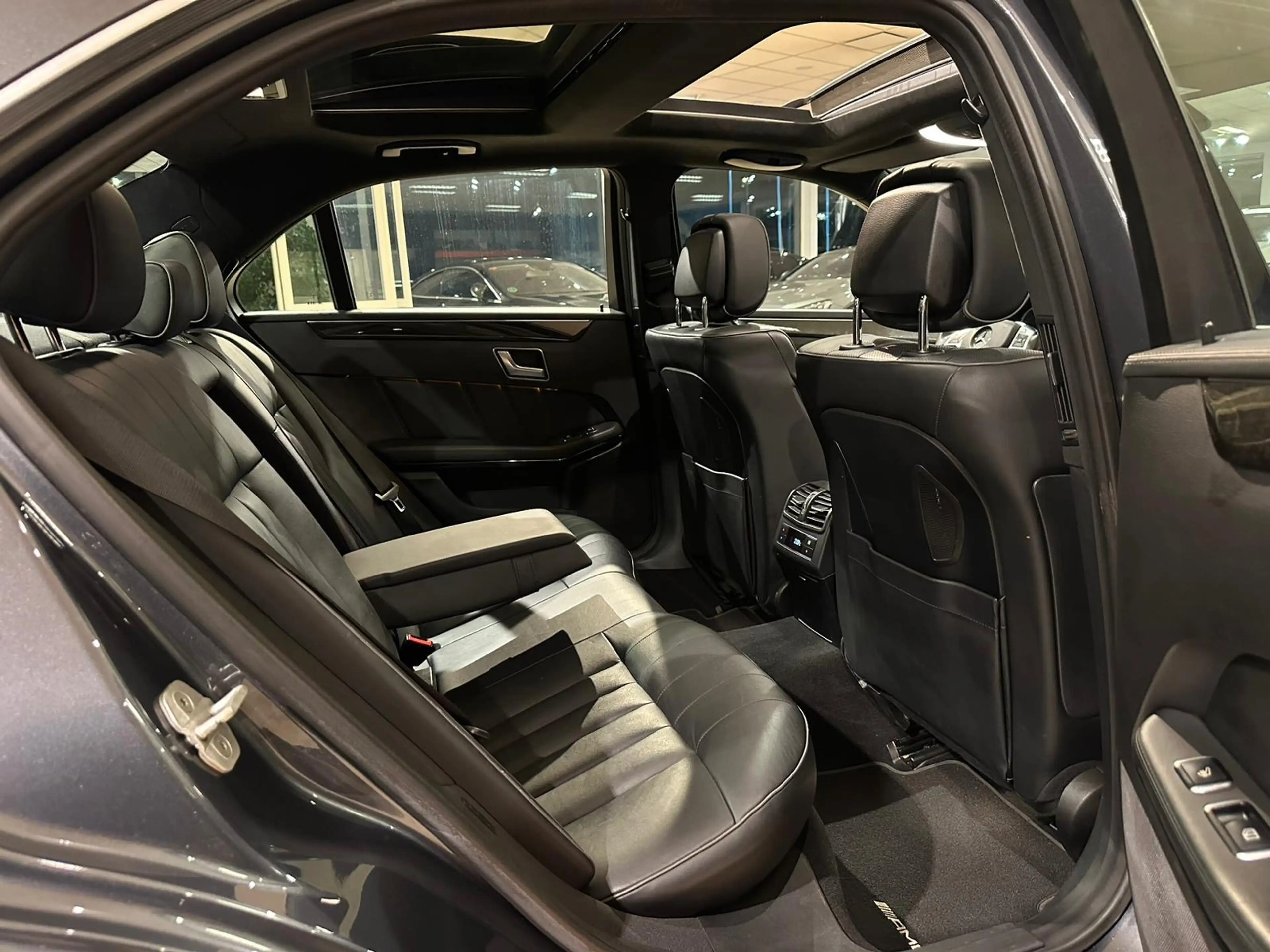 Mercedes-Benz E 350 E350 BlueTEC 4MATIC/AMG/Airmatic/Memory/Pano — photo 7