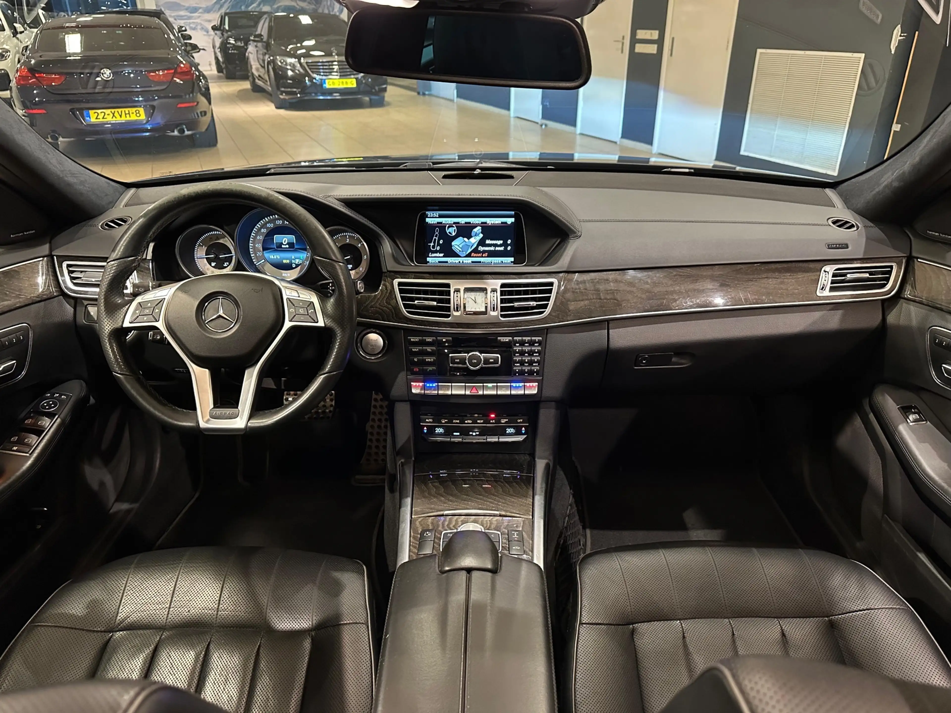Mercedes-Benz E 350 E350 BlueTEC 4MATIC/AMG/Airmatic/Memory/Pano — photo 5