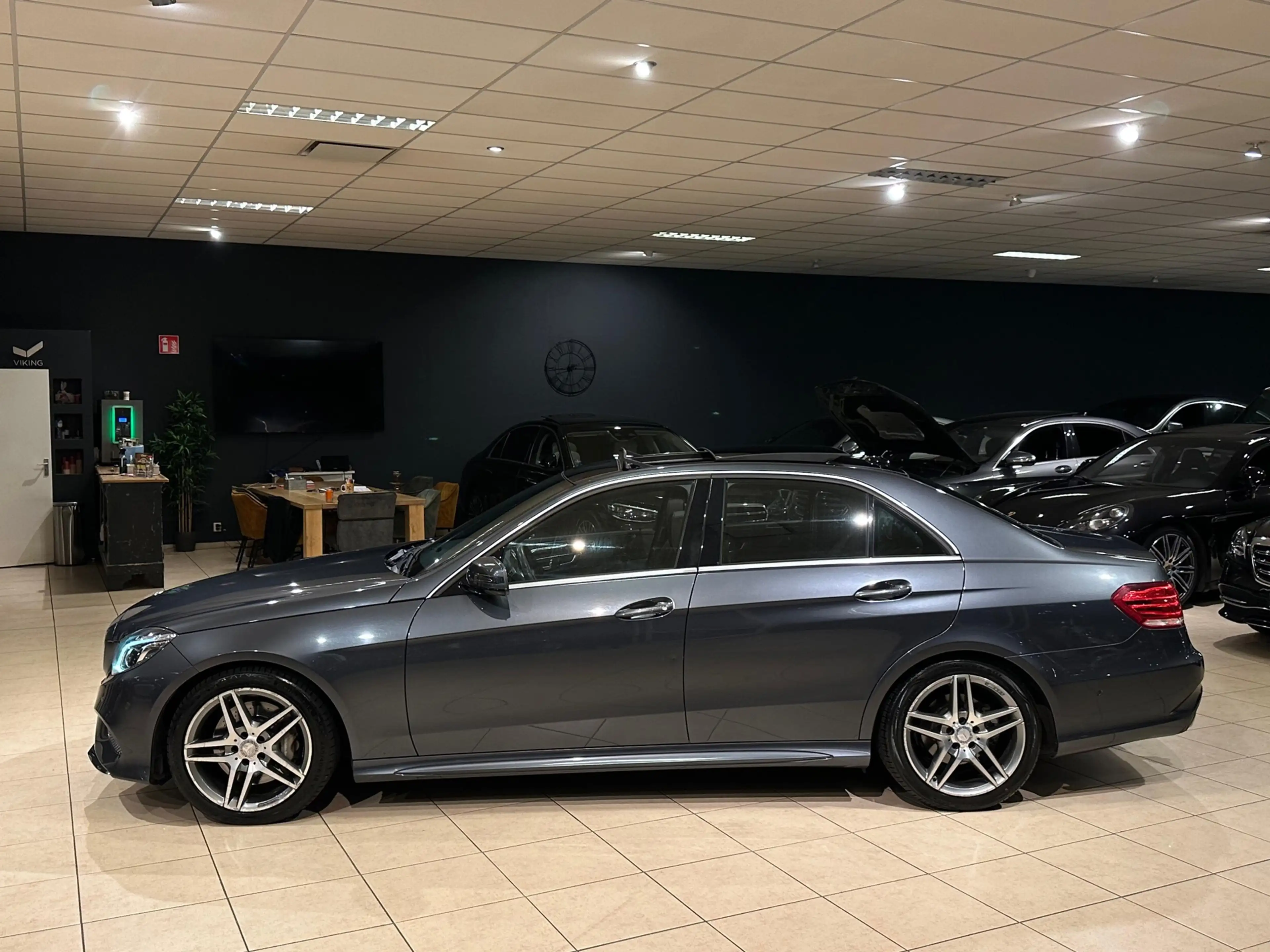 Mercedes-Benz E 350 E350 BlueTEC 4MATIC/AMG/Airmatic/Memory/Pano — photo 3