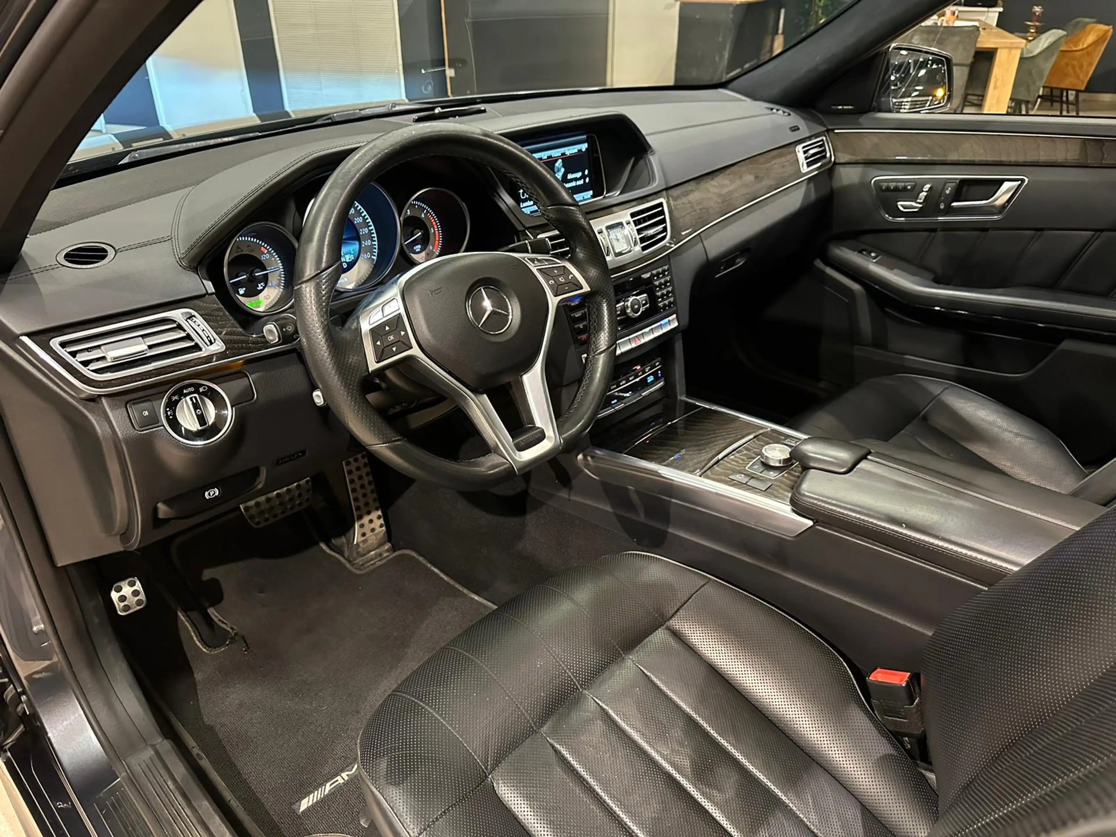 Mercedes-Benz E 350 E350 BlueTEC 4MATIC/AMG/Airmatic/Memory/Pano — photo 8