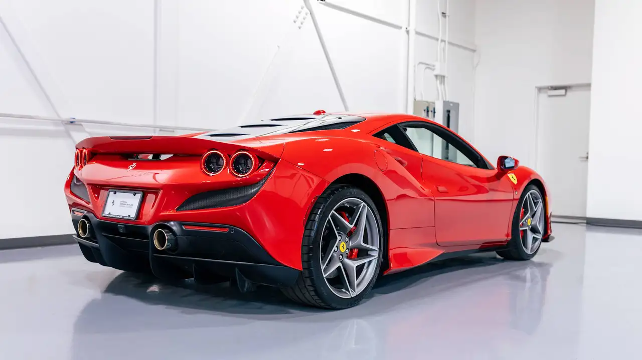 Ferrari F8 Tributo снимка Ferrari F8 Tributo